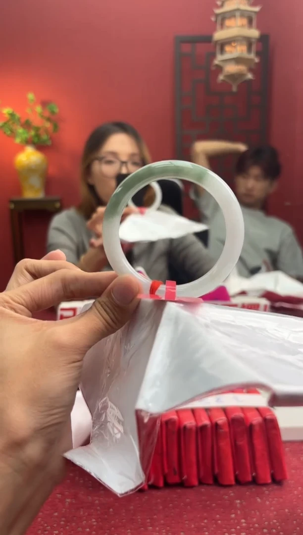 未镶嵌手镯（圆镯）翡翠翡翠手镯1