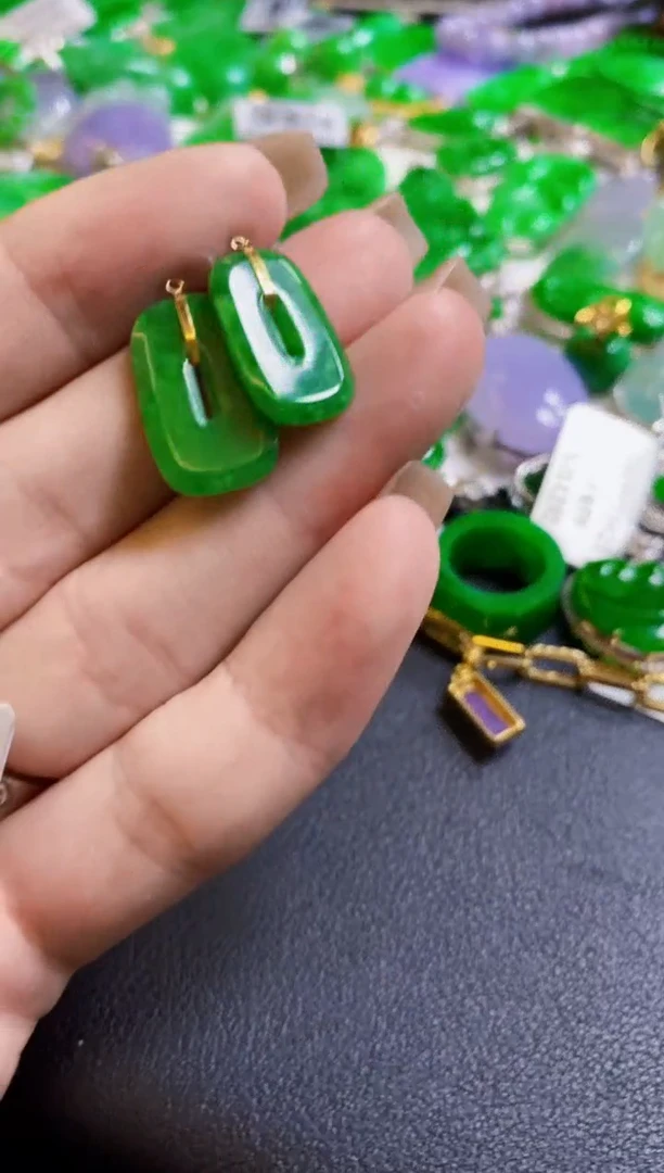 【闪购商品】翡翠颈饰18K金镶嵌耳饰