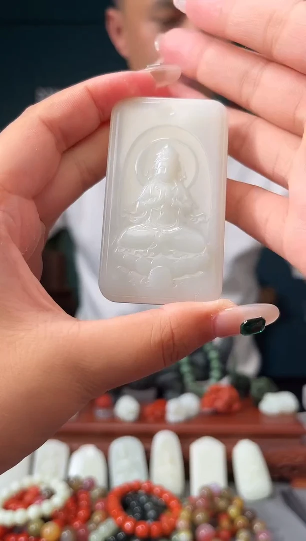 和田玉未镶嵌颈饰吊坠