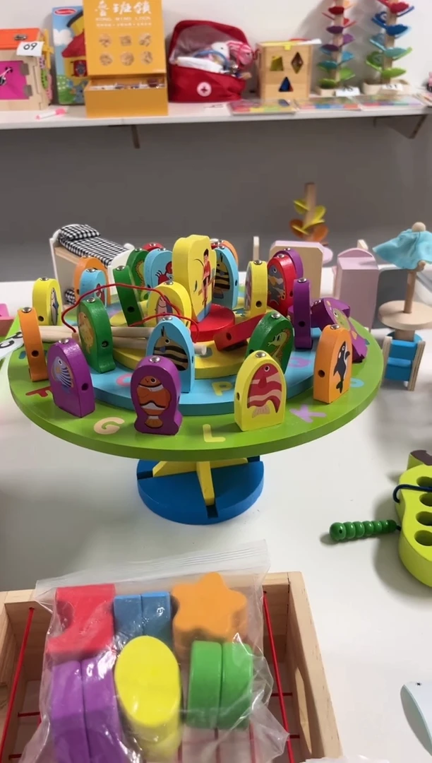 木钓鱼台串珠子玩具