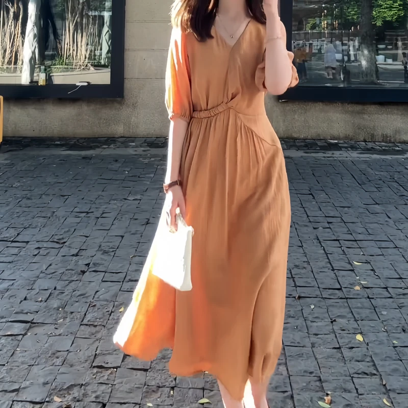 早秋法式复古温柔风气质风设计感褶皱连衣裙高级感收腰显瘦连衣裙