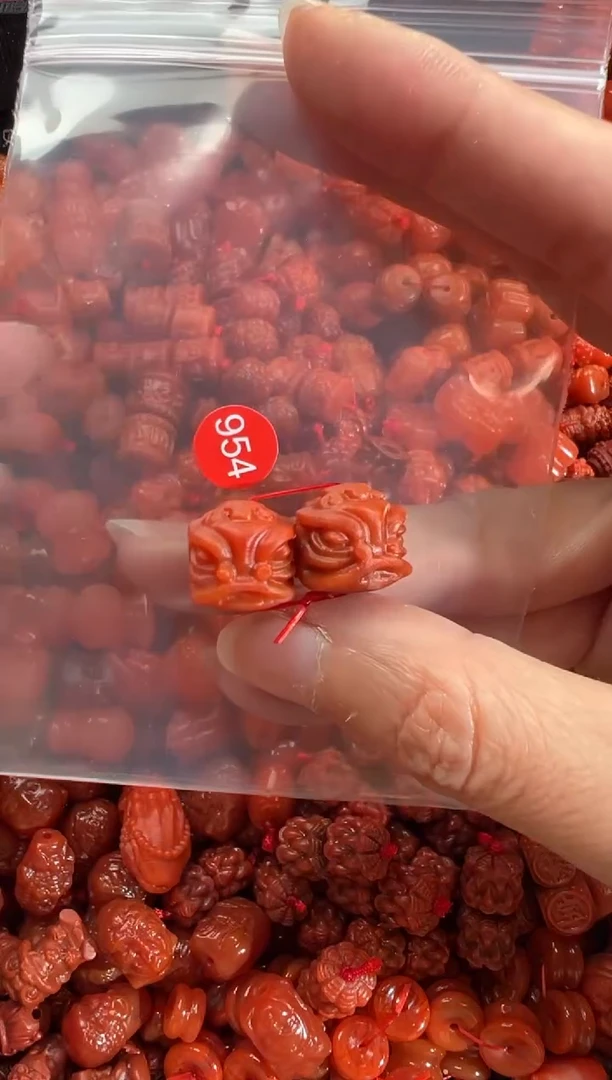 南红玛瑙未镶嵌颈饰1