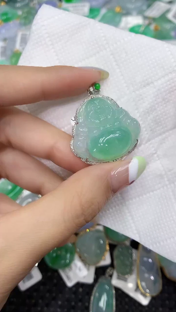 翡翠18K金镶嵌颈饰111111111111