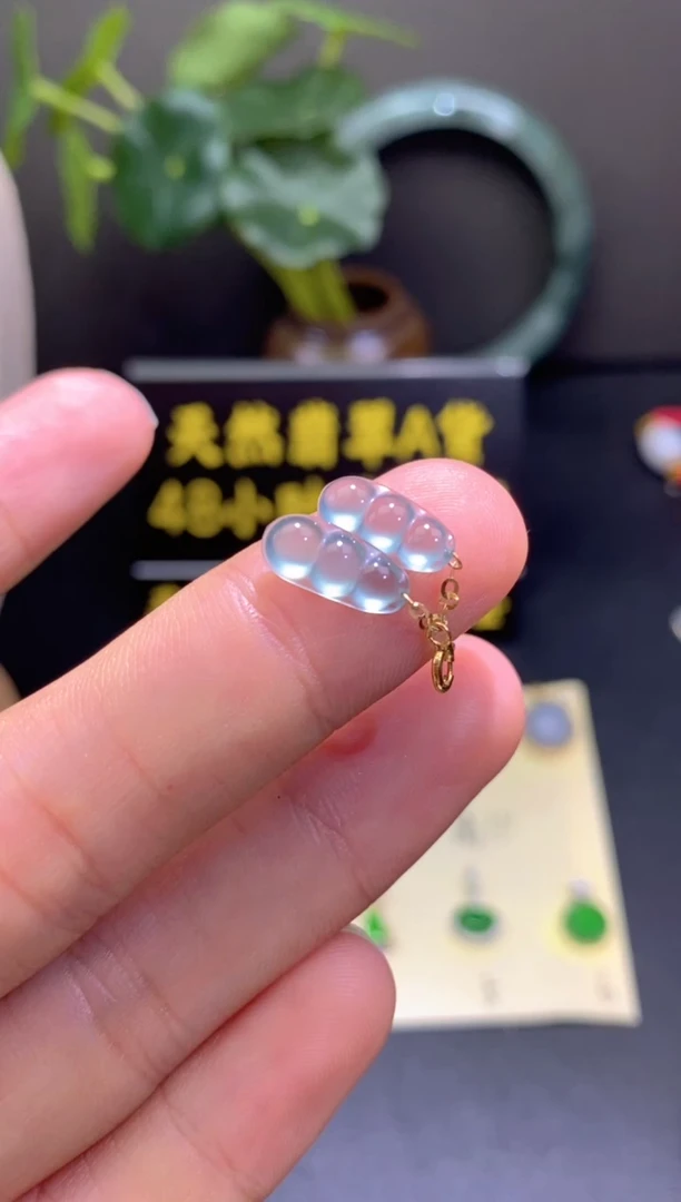 翡翠18K金镶嵌颈饰翡翠吊坠