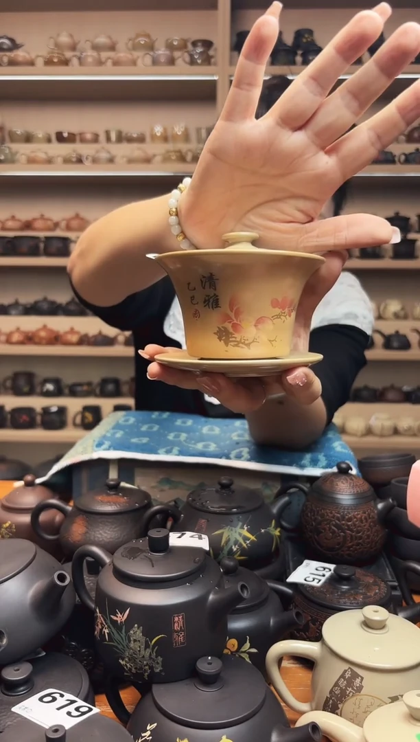 壶瑕疵  白泥乐烧彩填三才盖碗  200cc  644