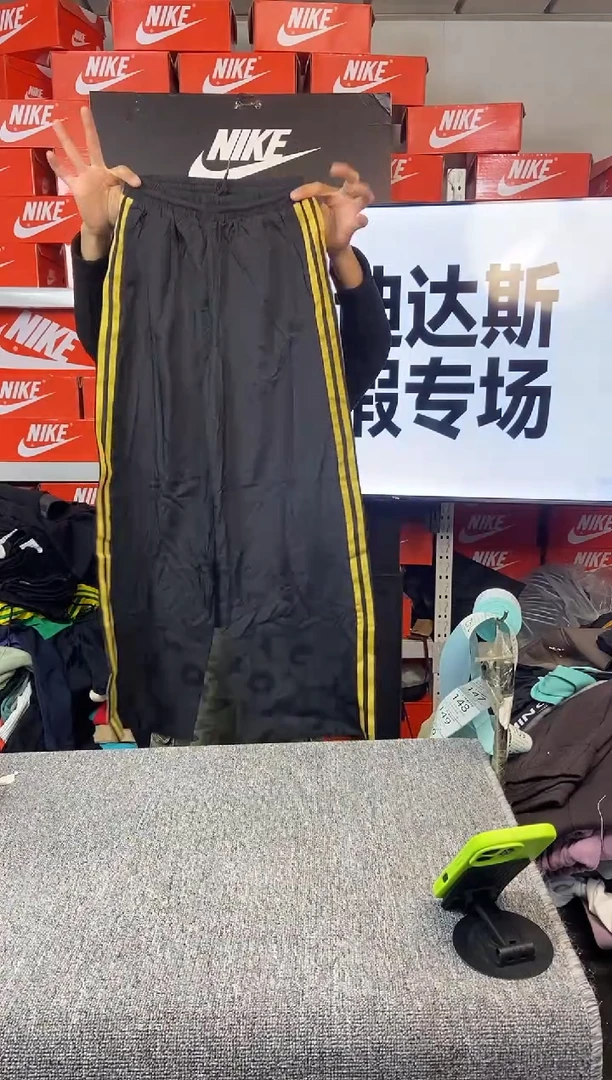 142编码 阿迪达斯 全新无暇 尺码150XS 直播间过款为准