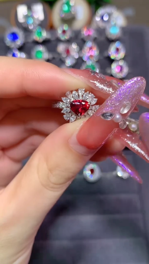 18K金镶嵌戒指祖母绿1.26CT