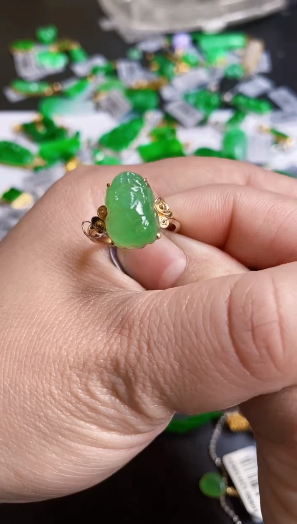 【闪购商品】翡翠颈饰18K金镶嵌戒指