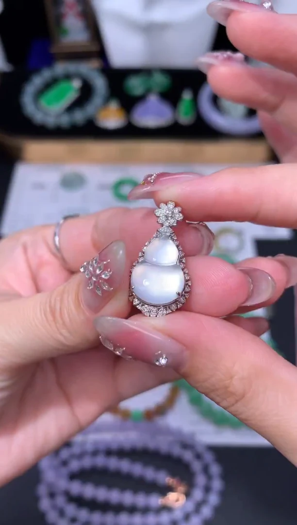 18K金镶嵌定制翡翠48小时鉴赏期 退货不扣服务费