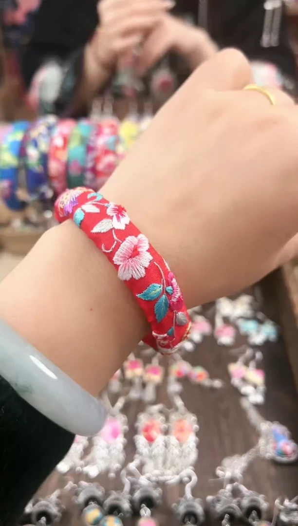 【闪购商品】织绣民族风老绣饰品021