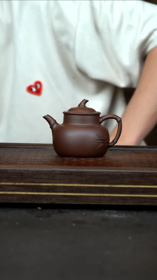 茶壶紫砂      XLL    革紫泥    竹韵      全手工    200cc