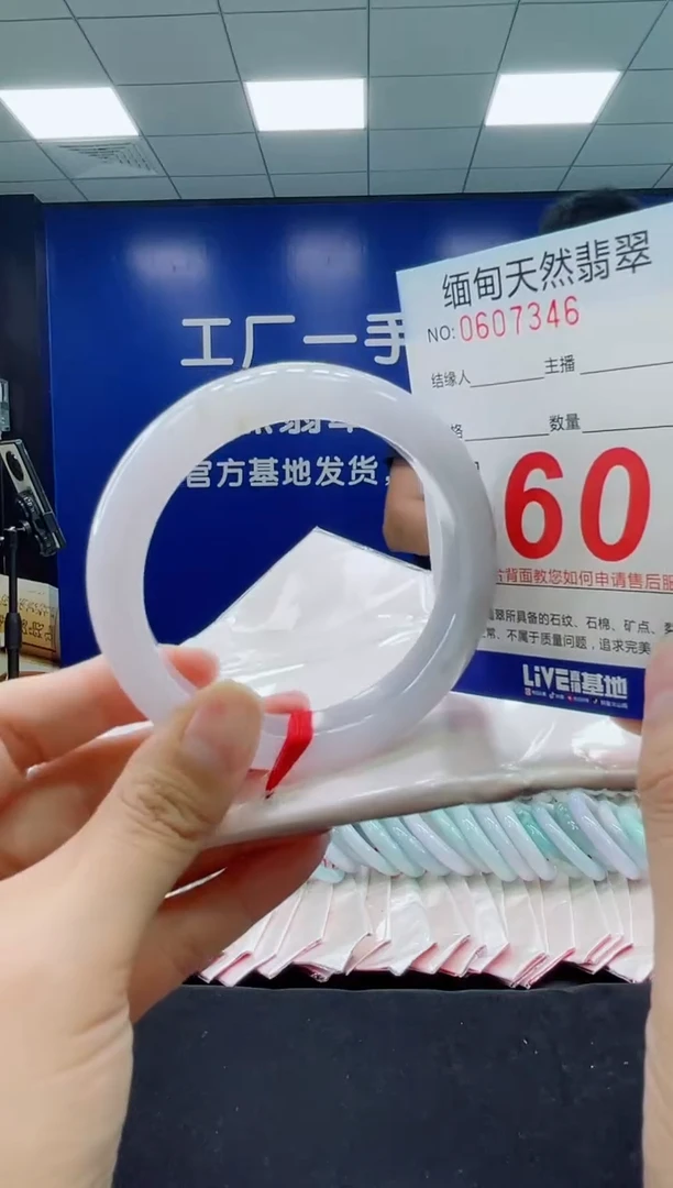 未镶嵌手镯翡翠天然翡翠手镯
