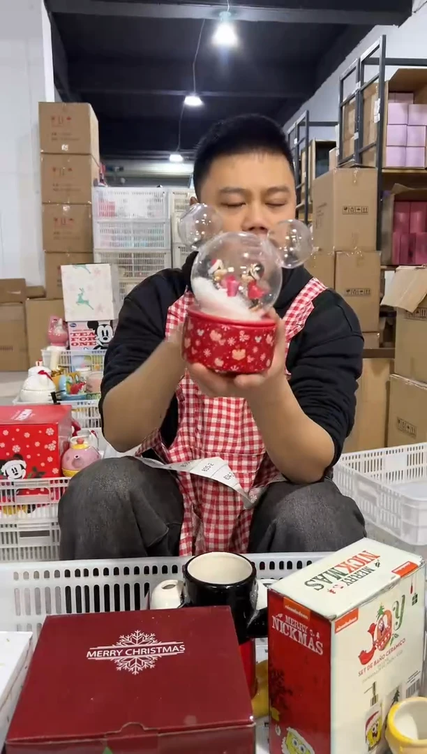 【闪购商品】杯圣诞米奇带盖首饰盒微瑕