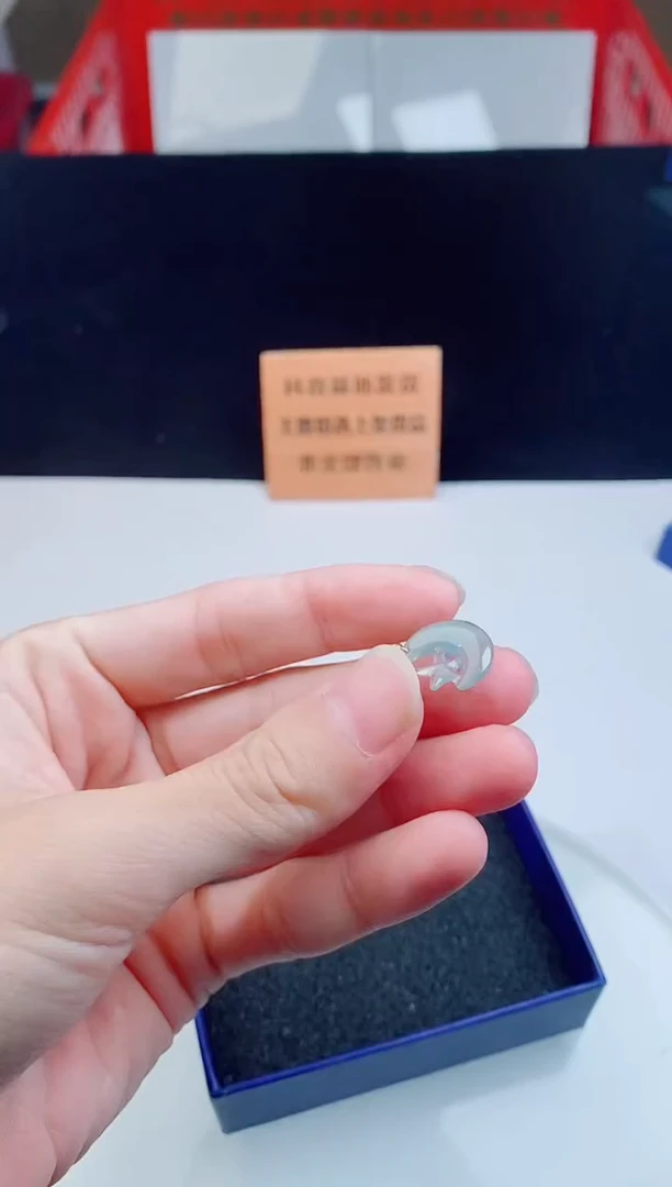颈饰未镶嵌翡翠   ·