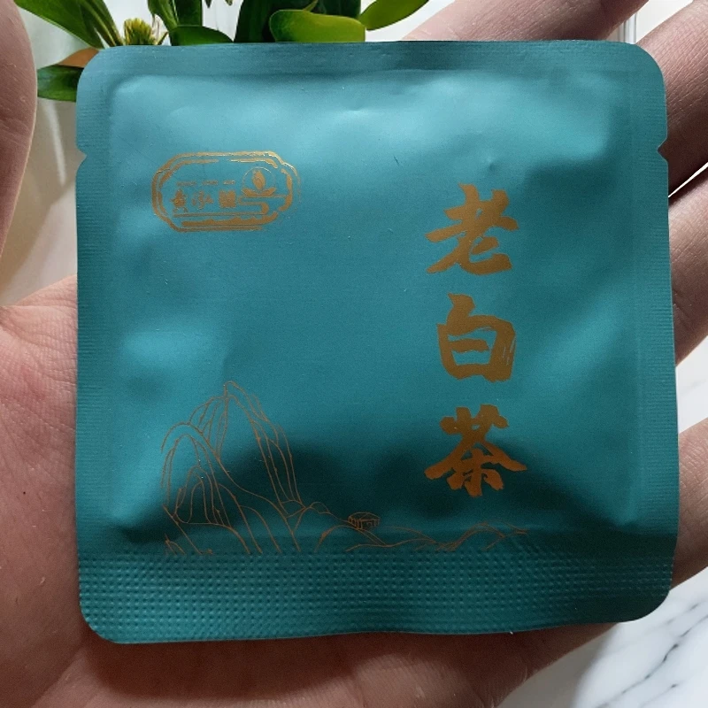 2018年老白茶小方片8g