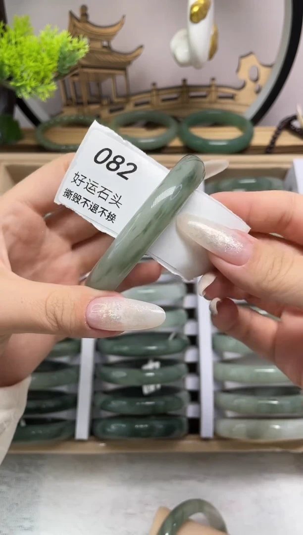 未镶嵌手镯石英质玉082
