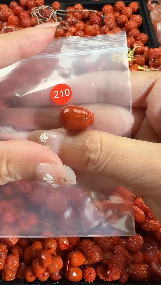 颈饰未镶嵌南红玛瑙1