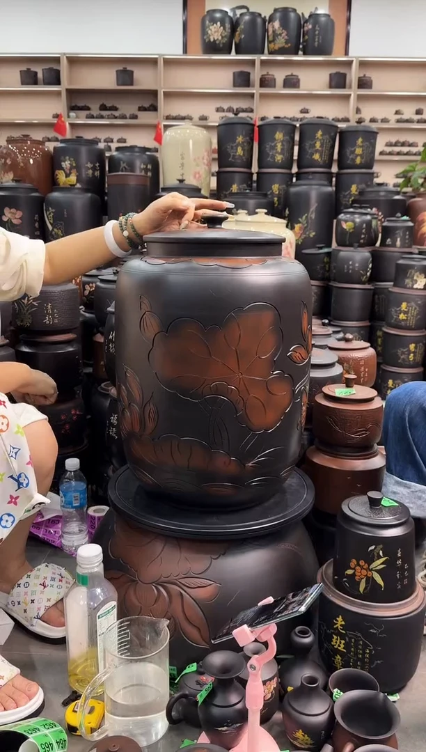 罐瑕疵 线雕  荷花三号茶缸高52cm 148