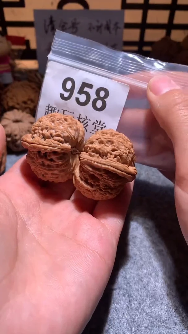 把件文玩核桃【趣玩核堂】958号，42左右白狮子