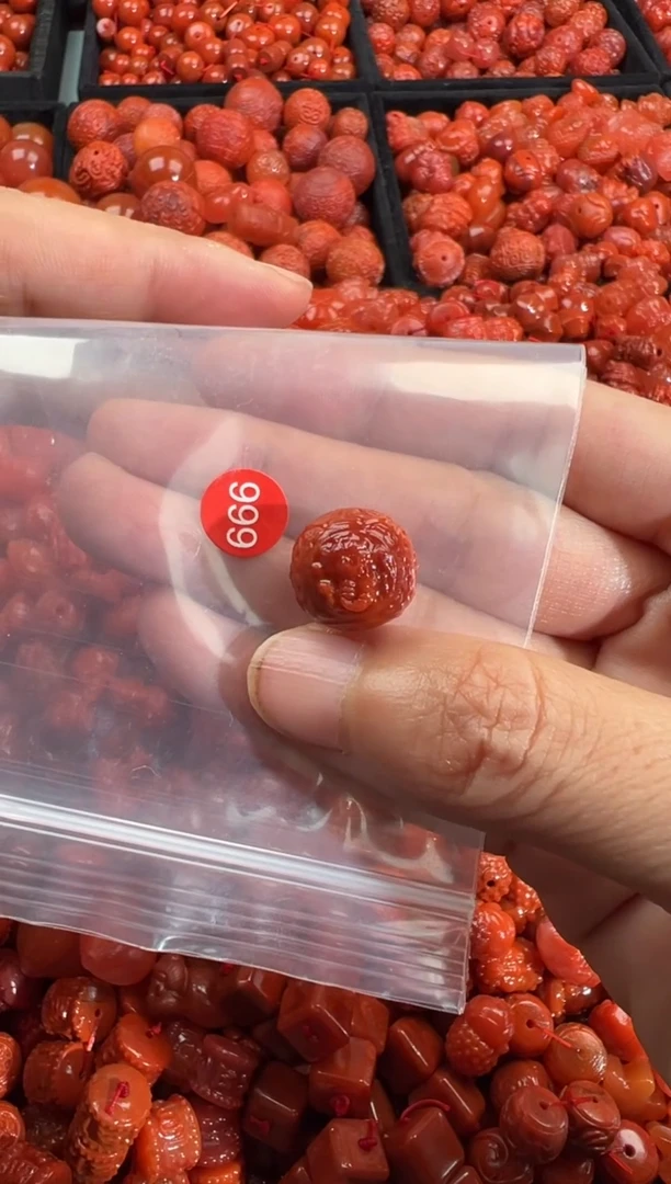南红玛瑙未镶嵌颈饰1