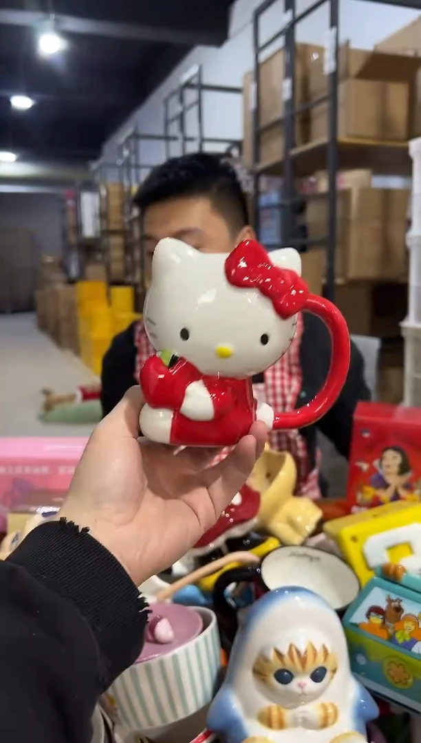 【闪购商品】杯红色kt抱苹果全身杯