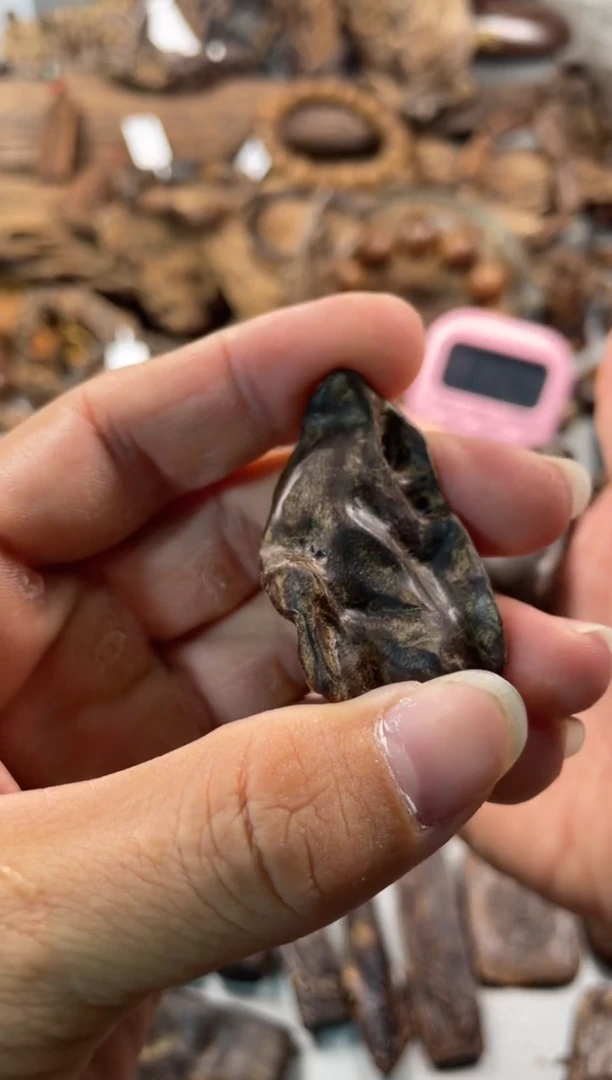 沉香沉香碎屑巴*达拉干  沉香3.3