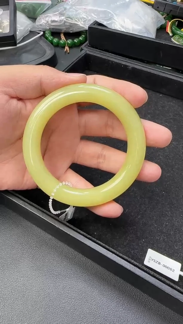 未镶嵌手镯和田玉60圈口