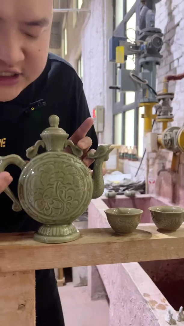 微瑕耀州窑青瓷凤鸣壶+莲纹小杯2