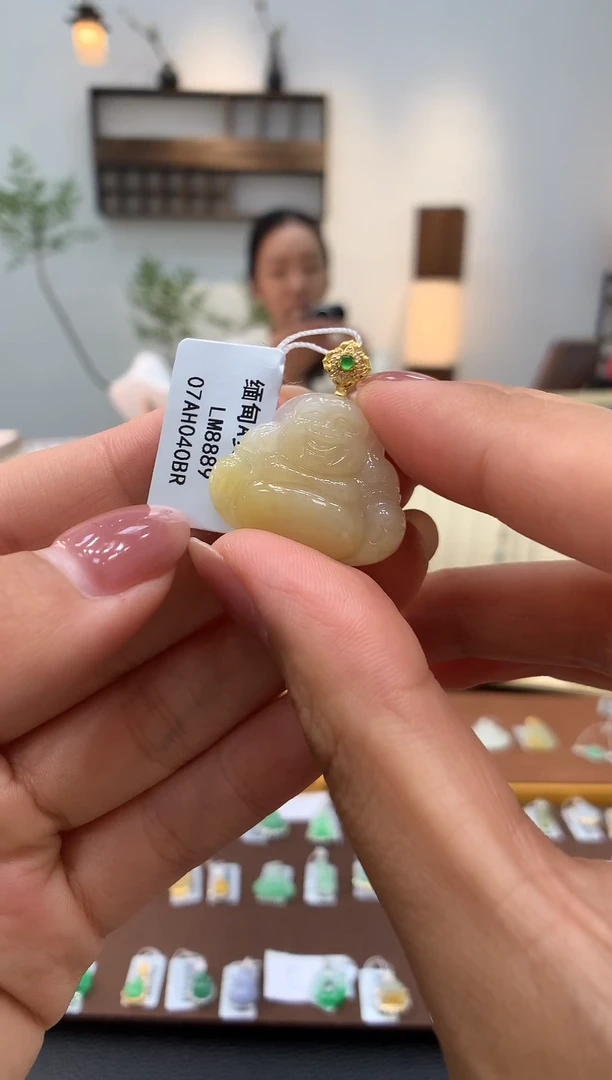 颈饰18K金镶嵌翡翠佛公