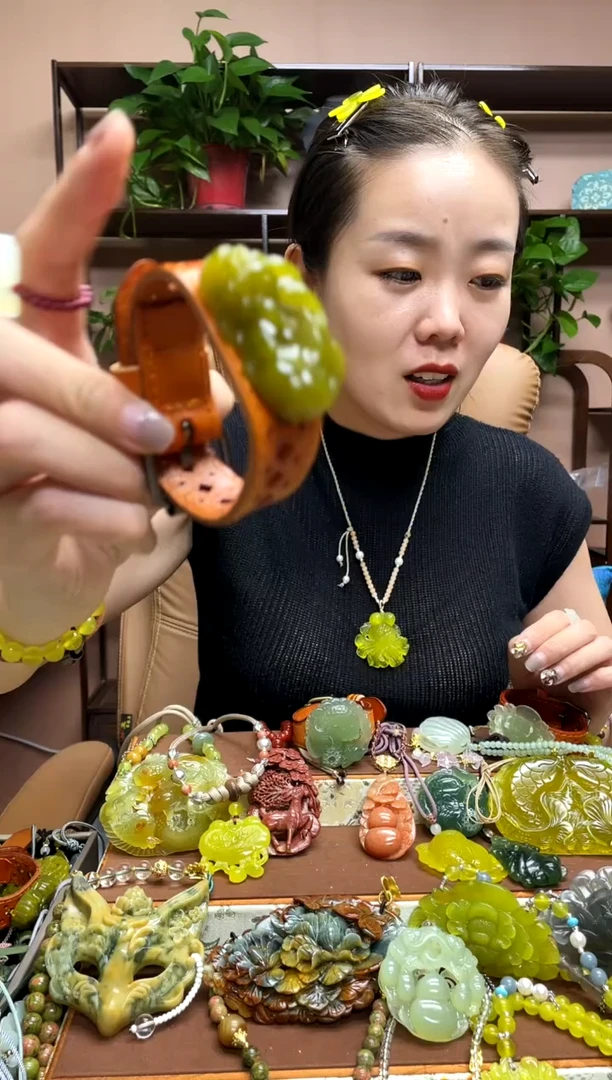 未镶嵌岫玉颈饰多样性发货发其中之一