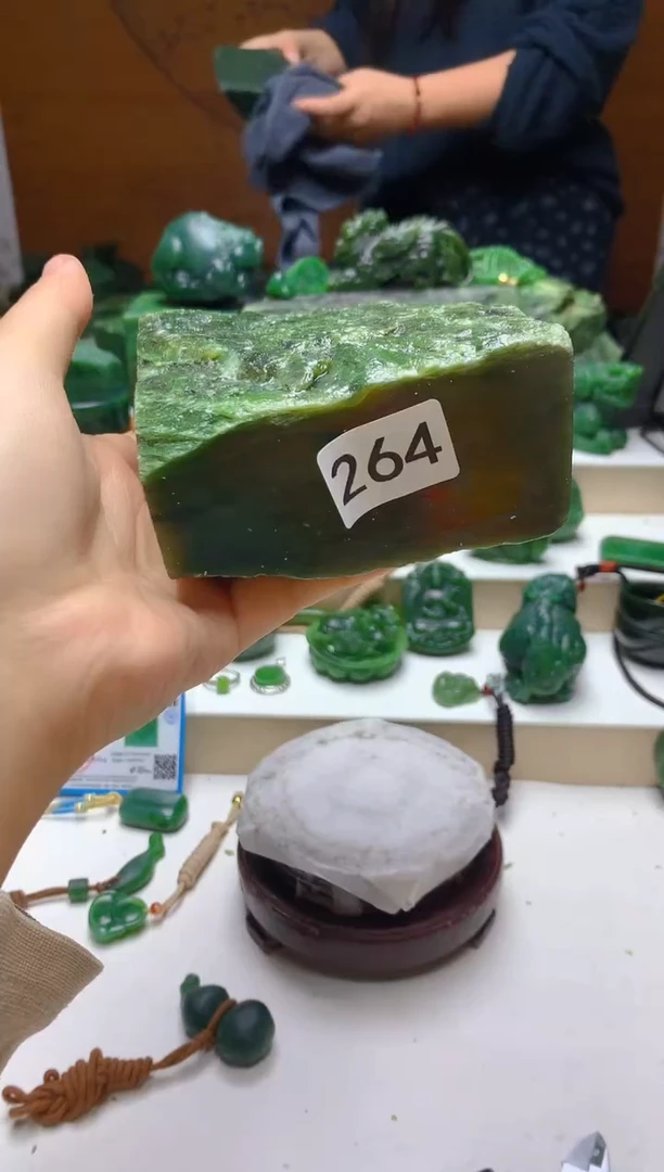 未镶嵌和田玉（碧玉）珠宝半成品0