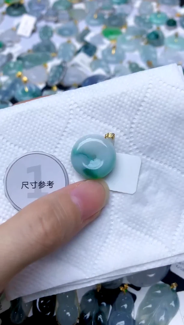 颈饰18K金镶嵌翡翠天然A货翡翠