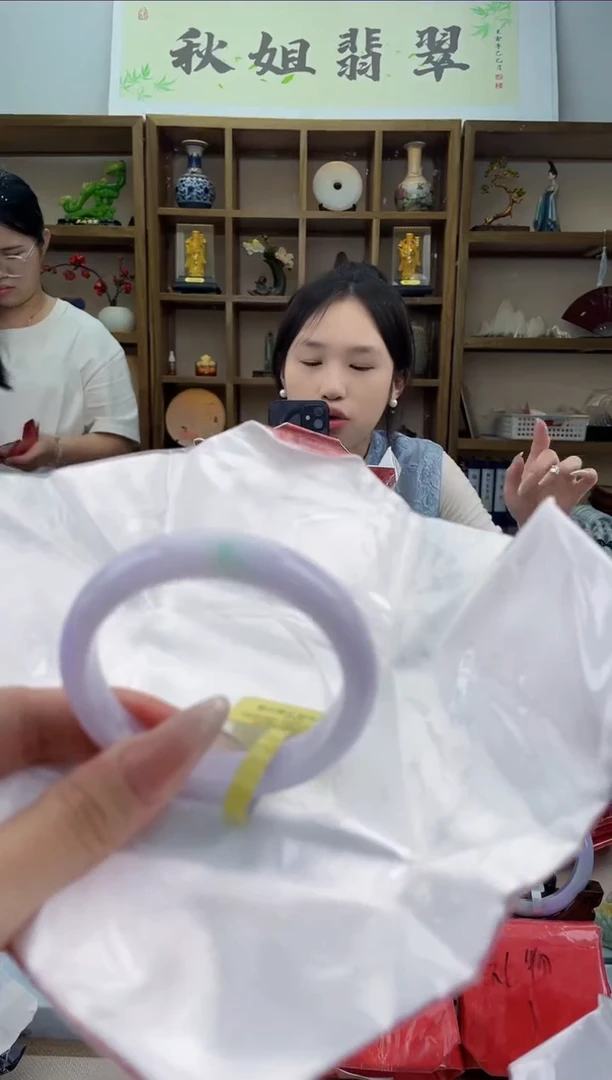 翡翠手镯未镶嵌翡翠手镯