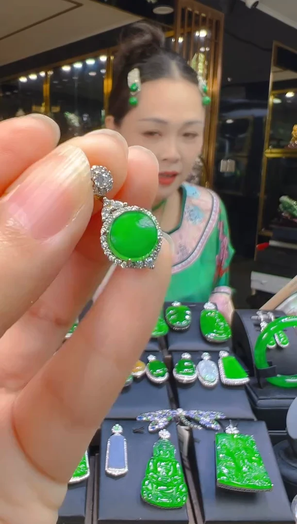 吊坠(赠链)银S925镶嵌翡翠063（多样性发其一）