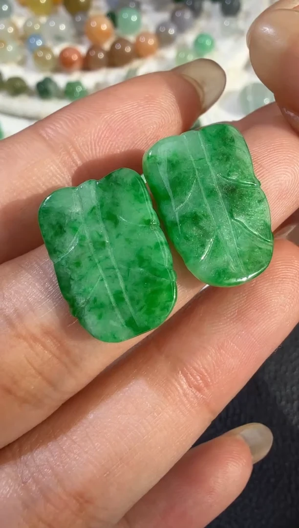 未镶嵌定制翡翠18.9*12.8*3.0一对叶子260+26