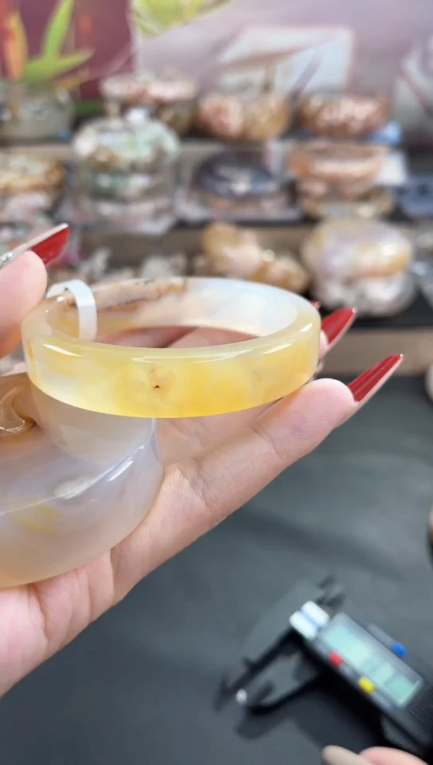 手镯玛瑙/玉髓未镶嵌55（纯天然赠品镯心 不保证完美）