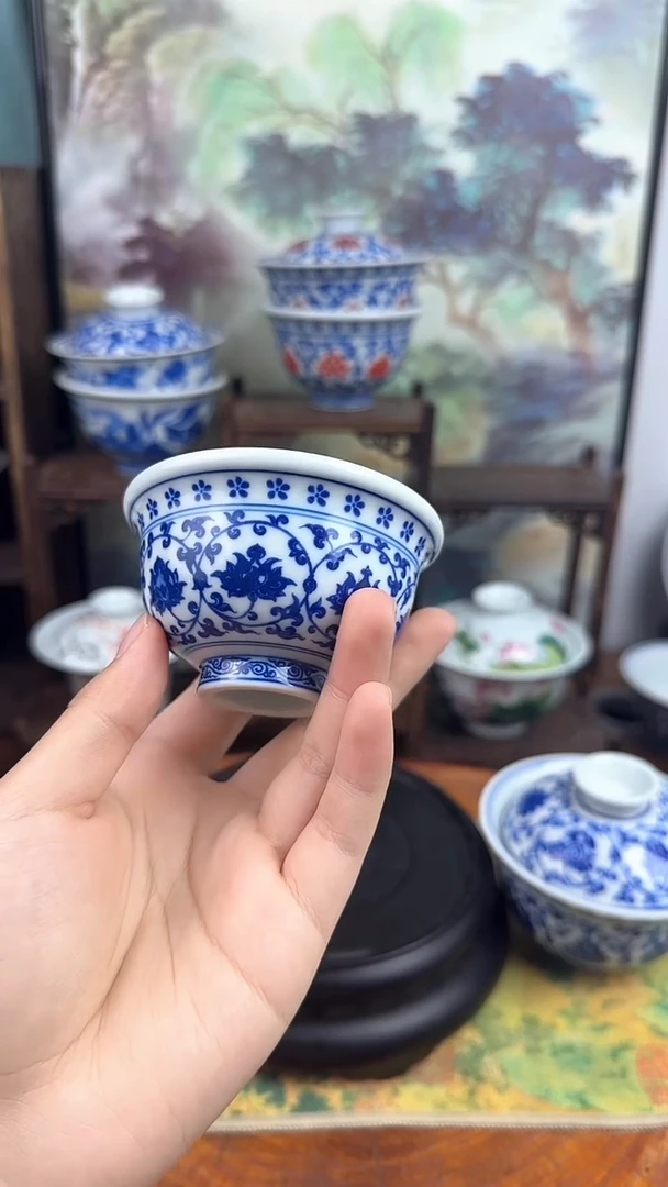 陶瓷青花缠枝莲小压手杯