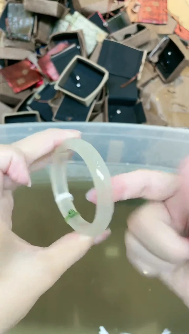 石英质玉手镯未镶嵌580-56