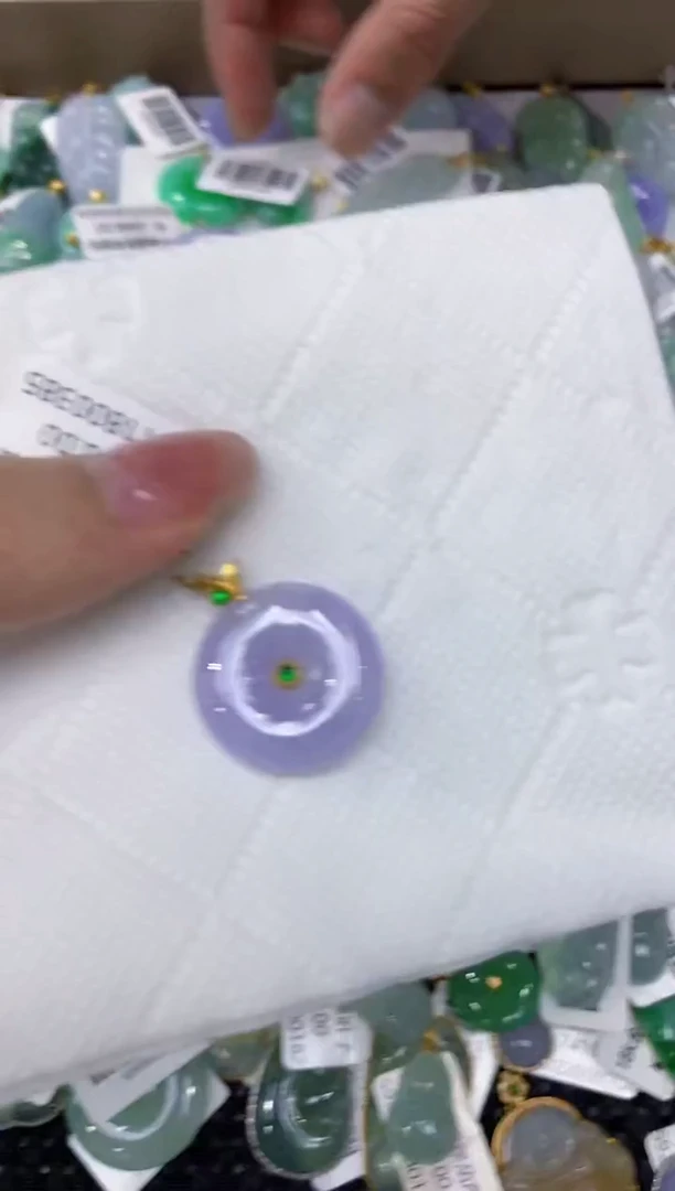 翡翠18K金镶嵌颈饰111111111