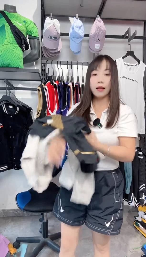 1772 编码 瑕疵款以直播间过款为准 尺码l