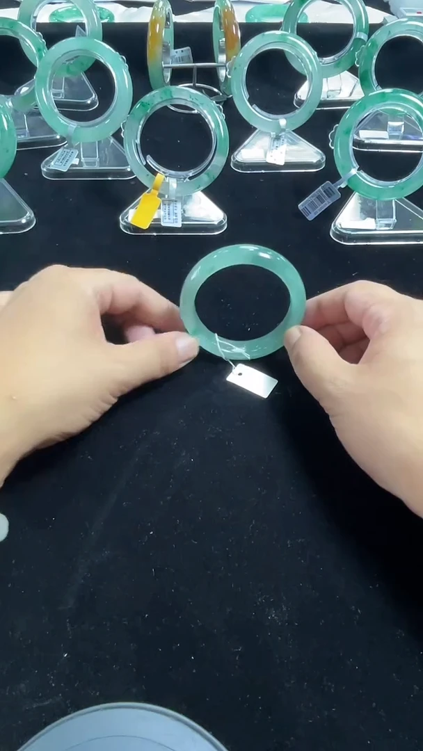 石英质玉手镯未镶嵌手镯1