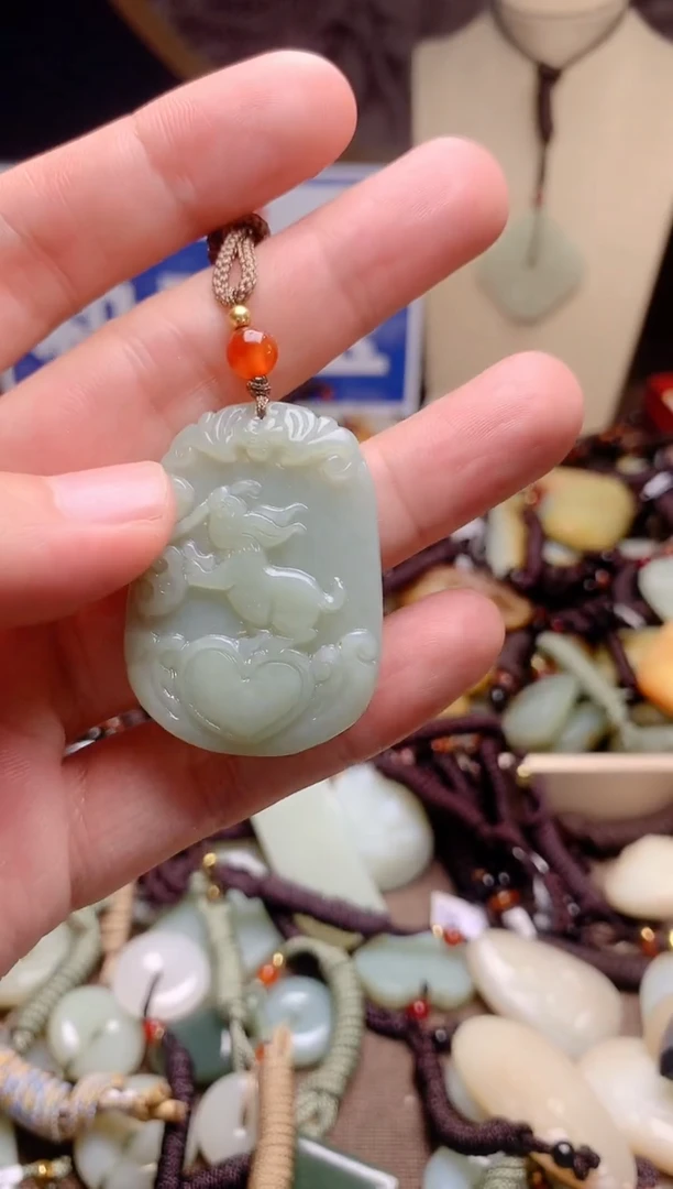 和田玉未镶嵌颈饰1