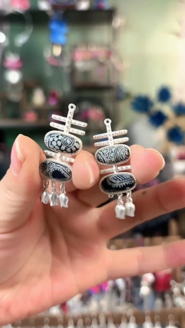 彩云南阁非遗老绣饰品112*