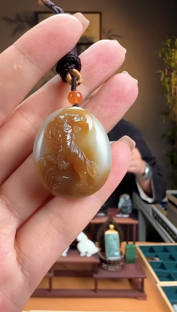 未镶嵌和田玉挂件g57糖俏色老虎