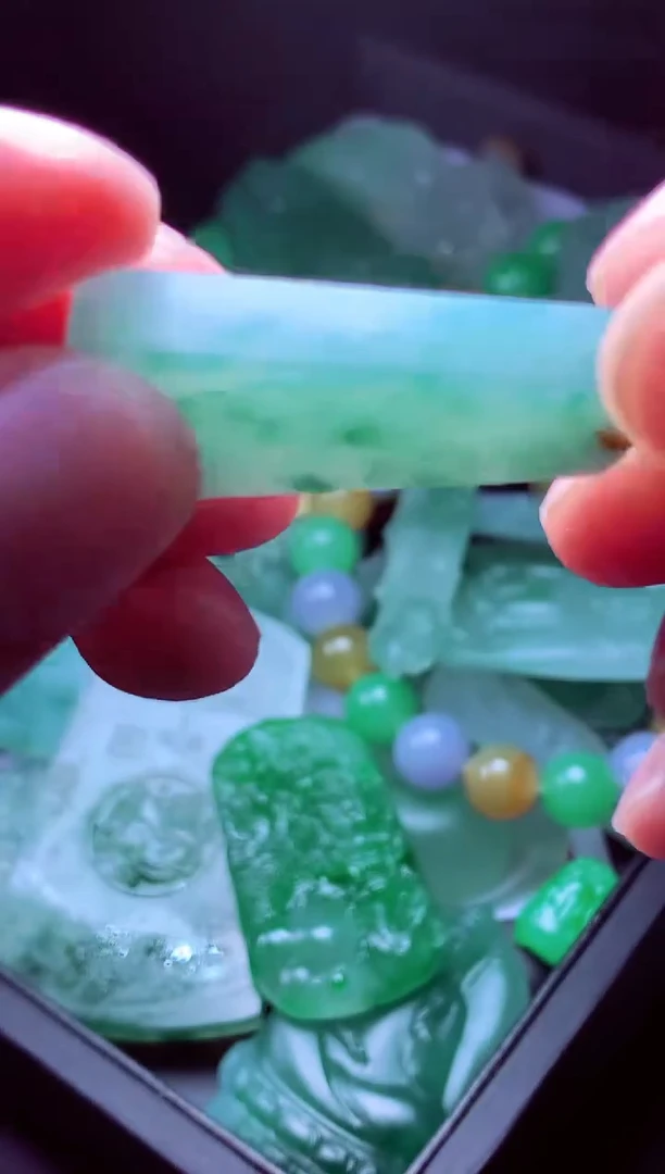 未镶嵌定制翡翠K***?毛货翡翠定制