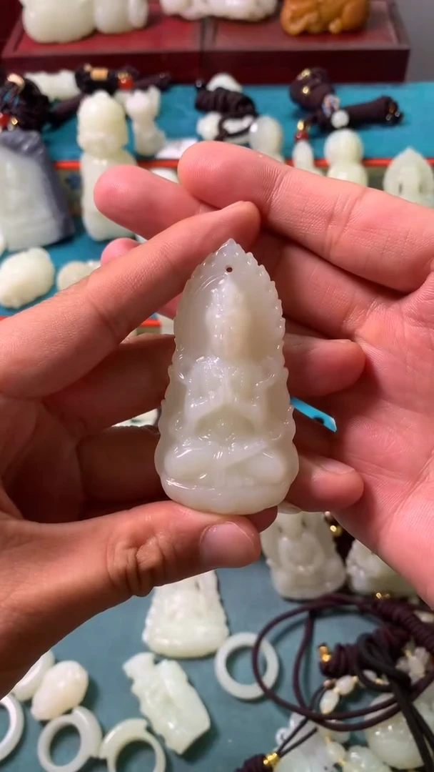 和田玉未镶嵌颈饰懵