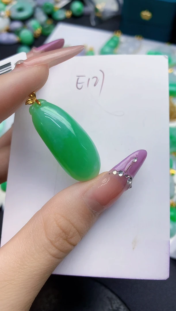 颈饰18K金镶嵌翡翠缅甸天然翡翠A货