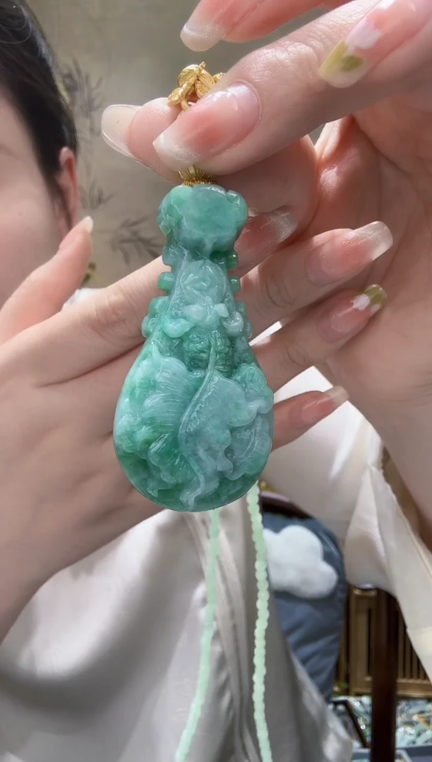 翡翠未镶嵌颈饰吊坠