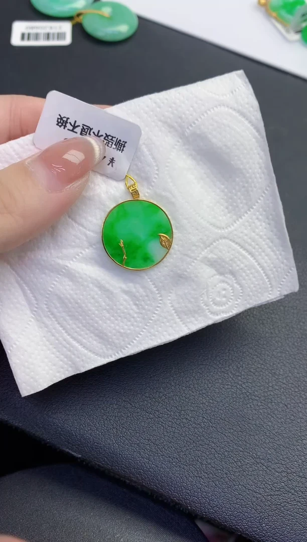 颈饰18K金镶嵌翡翠缅甸天然翡翠a货