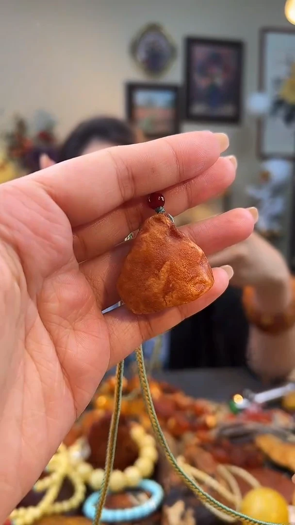 琥珀颈饰未镶嵌吊坠